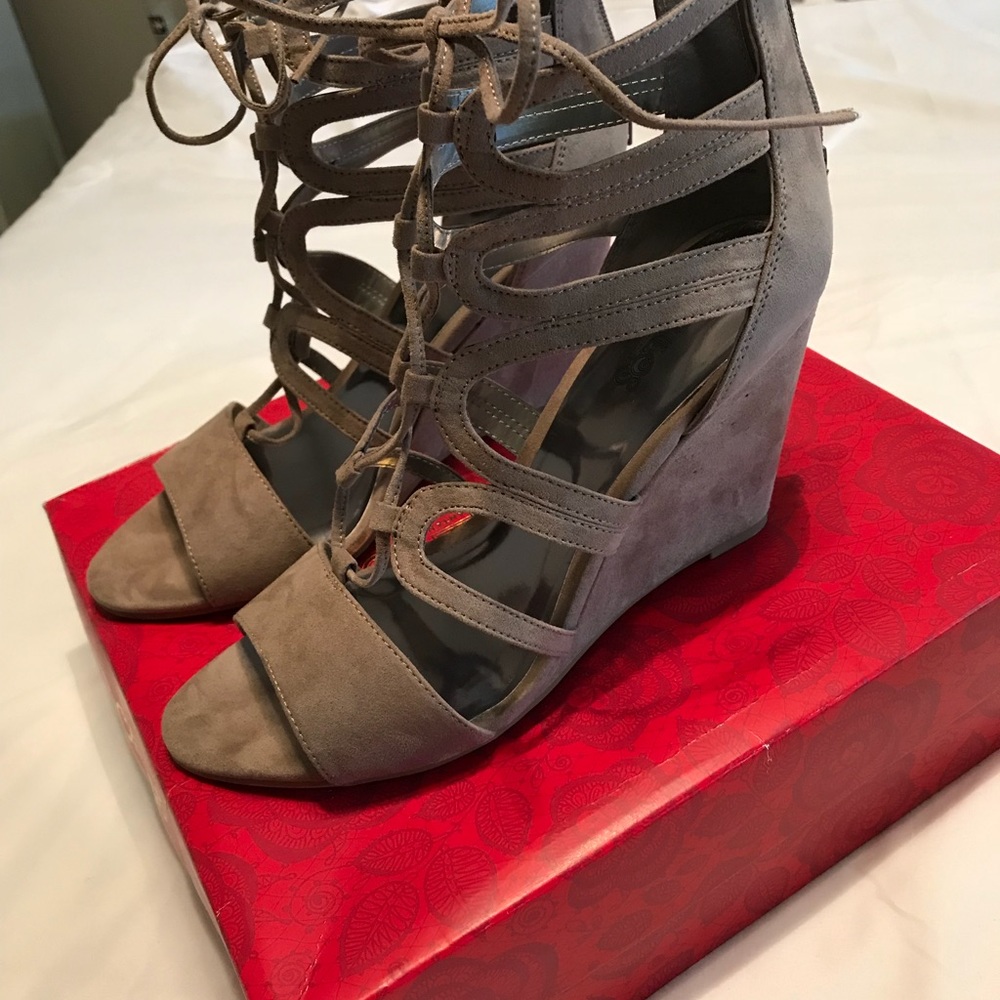 Wedge shoes